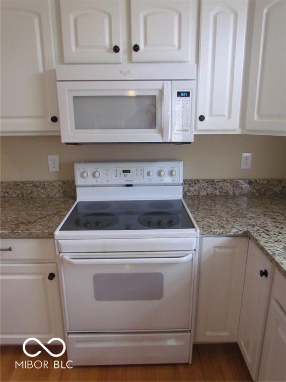 411 Mari Way Carmel, IN 46032 - Photo 13 of 32