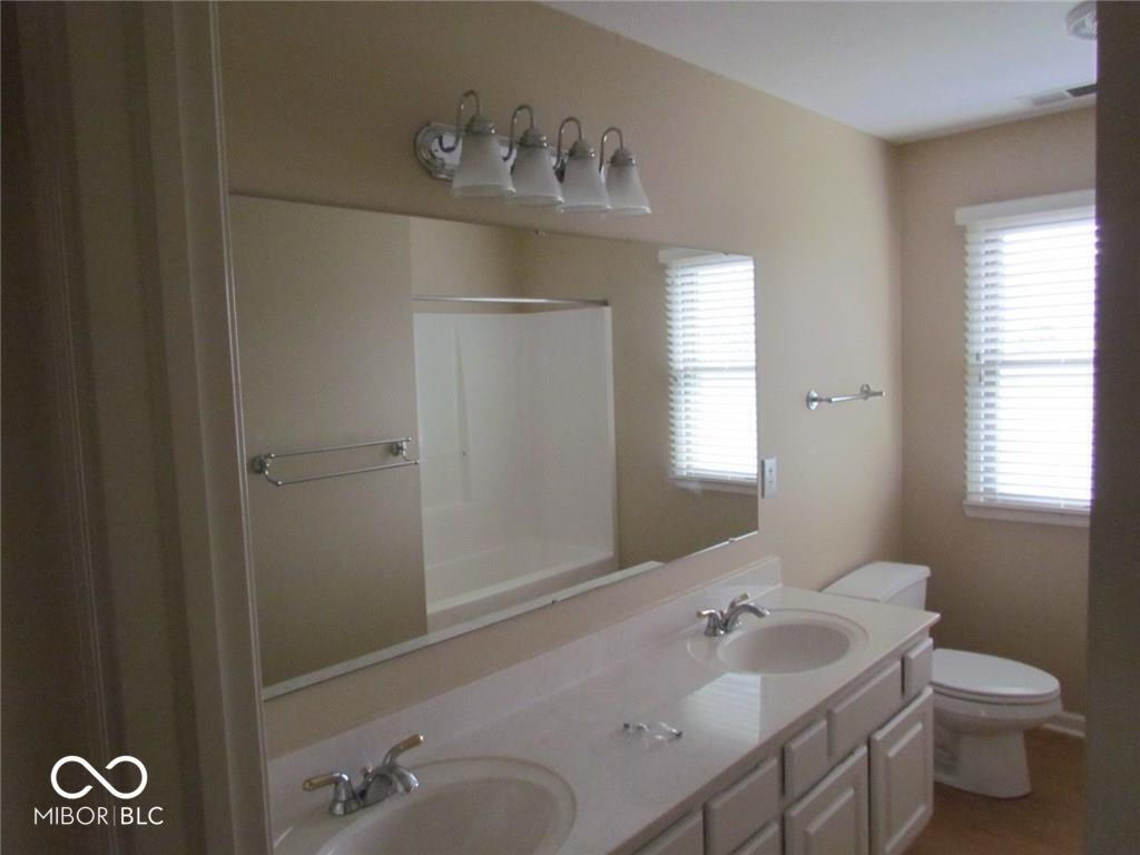 411 Mari Way Carmel, IN 46032 - Photo 17 of 32