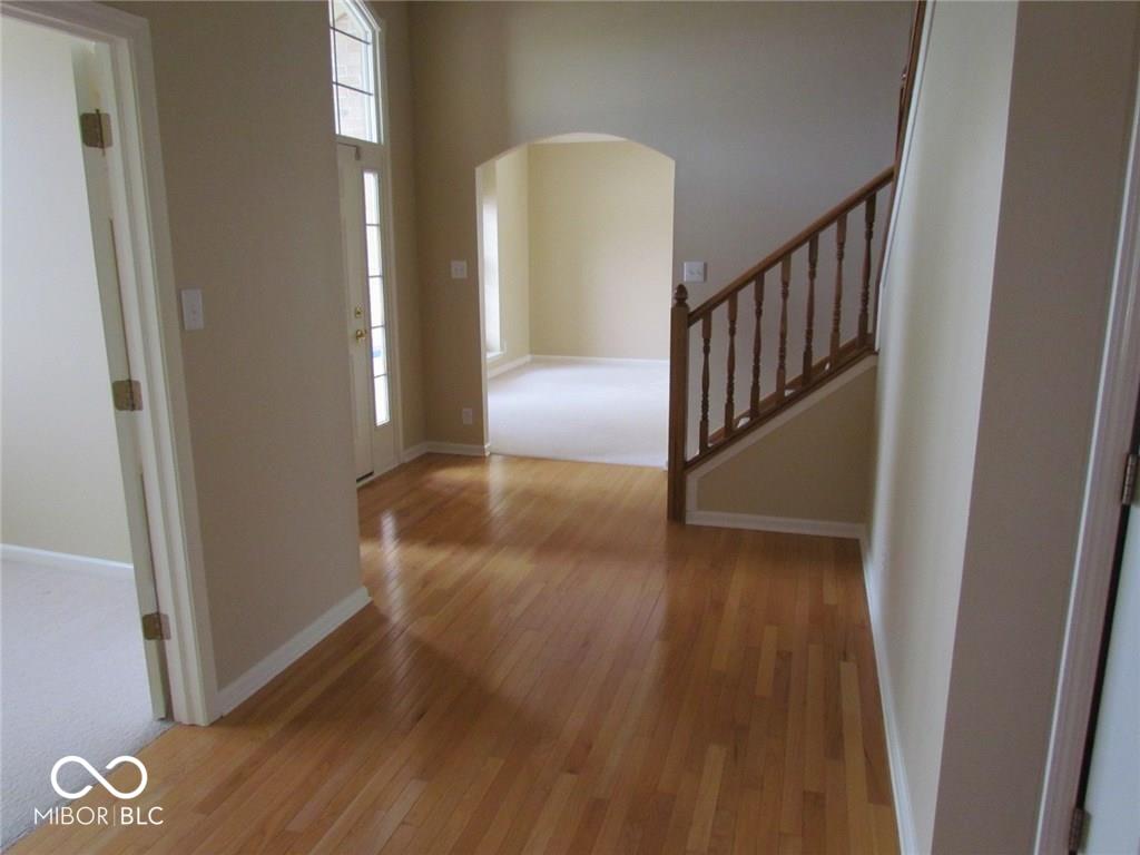 411 Mari Way Carmel, IN 46032 - Photo 2 of 32