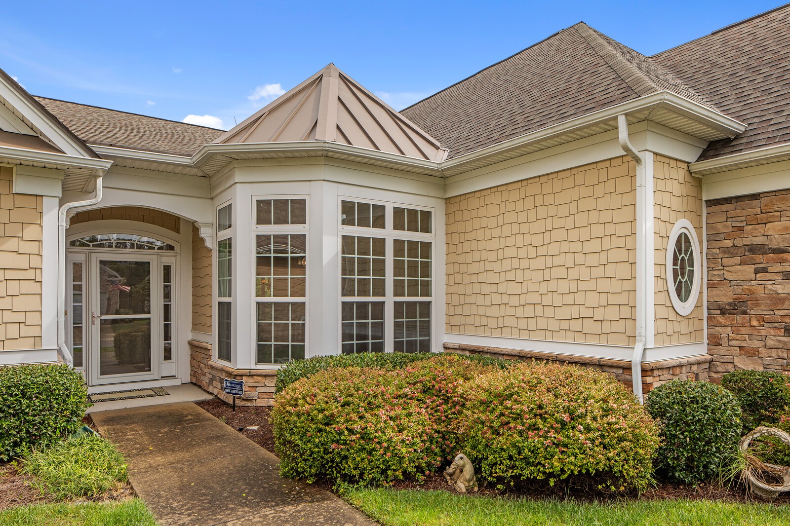 116 Dahlgren Drive Mount Juliet, TN 37122 - Photo 2 of 20 a front view of a house with garden