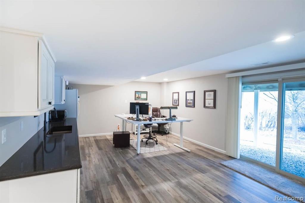 37291 Chesapeake Road Farmington Hills, MI 48335 - Photo 5 of 45