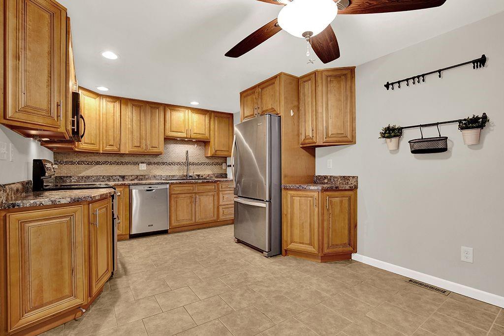 471 Tivoli Road Pittsburgh, PA 15239 - Photo 7 of 25 Gallery Image 7