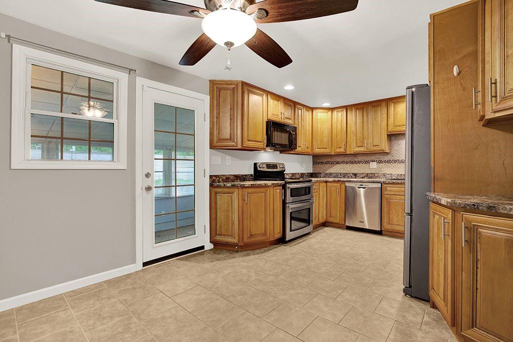 471 Tivoli Road Pittsburgh, PA 15239 - Photo 9 of 25 Gallery Image 9
