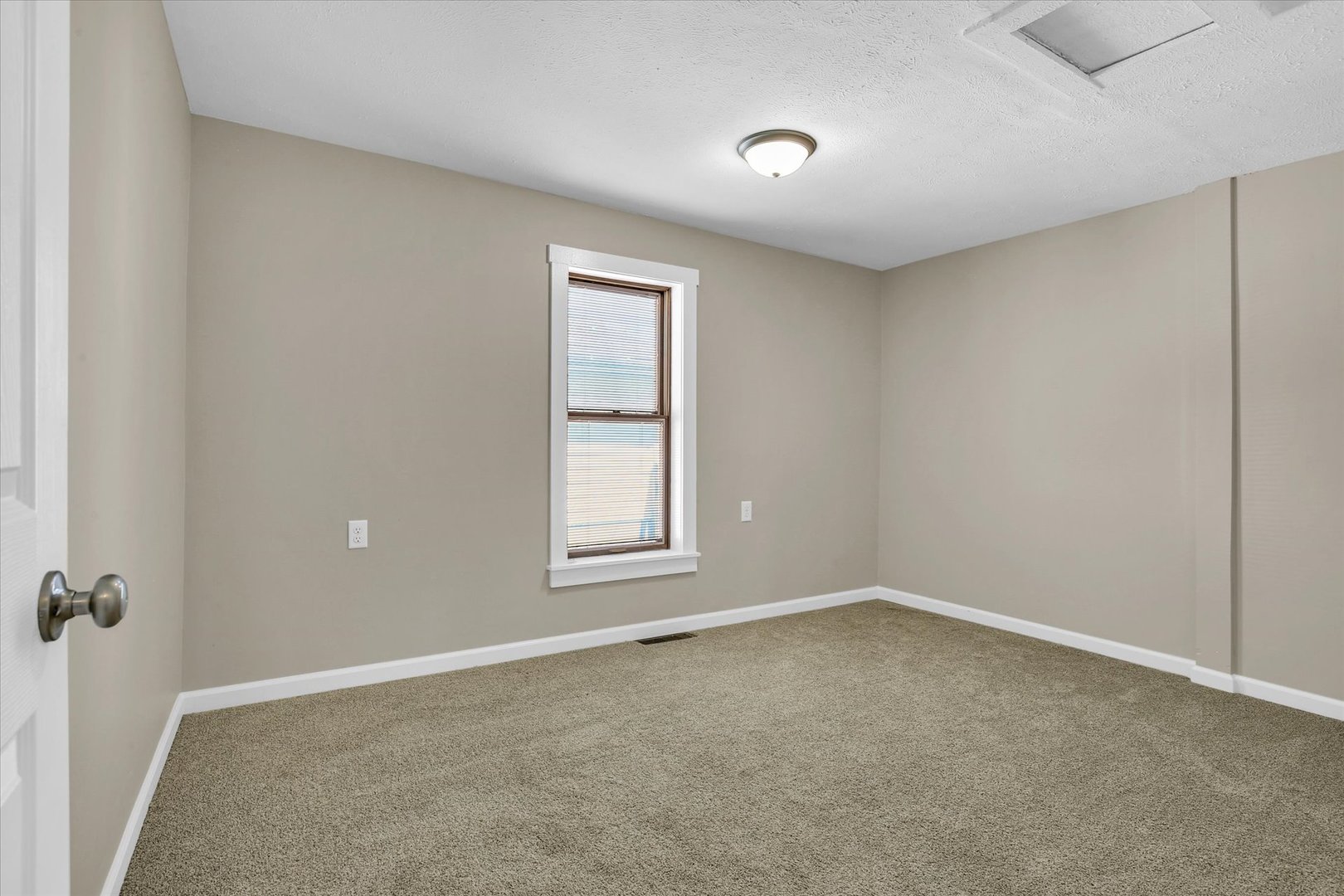 305 East Main Street Ogden, IL 61859 - Photo 9 of 31 an empty room with windows