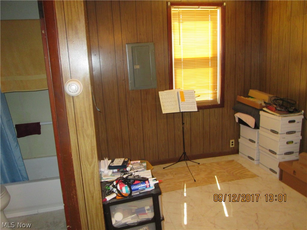 333 Fairfax Road Vermilion, OH 44089 - Photo 8 of 11 Center room/ bathroom entrance