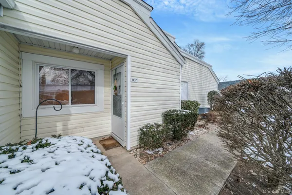 $455,000 | 1107 Cabot Court North, St. James, NY 11780