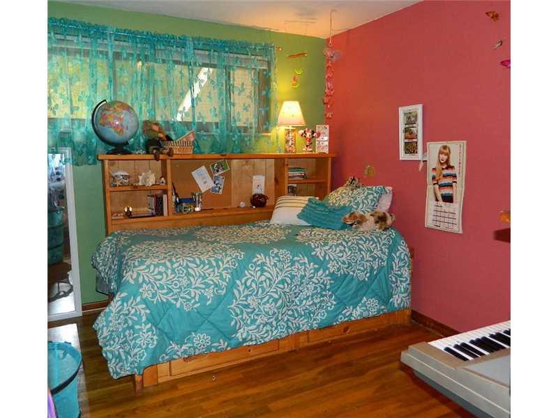 145 Byron Road Pittsburgh, PA 15237 - Photo 8 of 22 Bedroom.