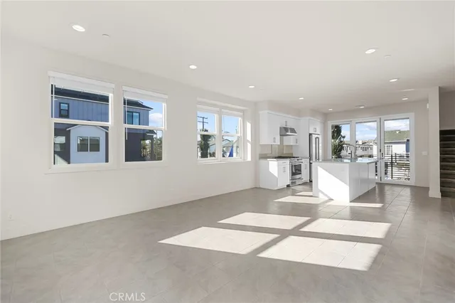 $5,000 | 19011 Main Street, Unit 101, Huntington Beach, CA 92648