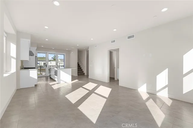 $5,000 | 19011 Main Street, Unit 101, Huntington Beach, CA 92648