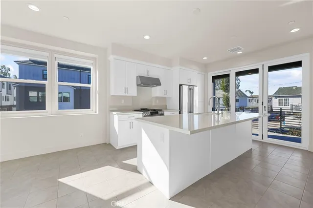 $5,000 | 19011 Main Street, Unit 101, Huntington Beach, CA 92648