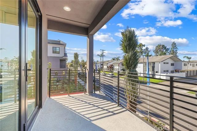 $5,000 | 19011 Main Street, Unit 101, Huntington Beach, CA 92648