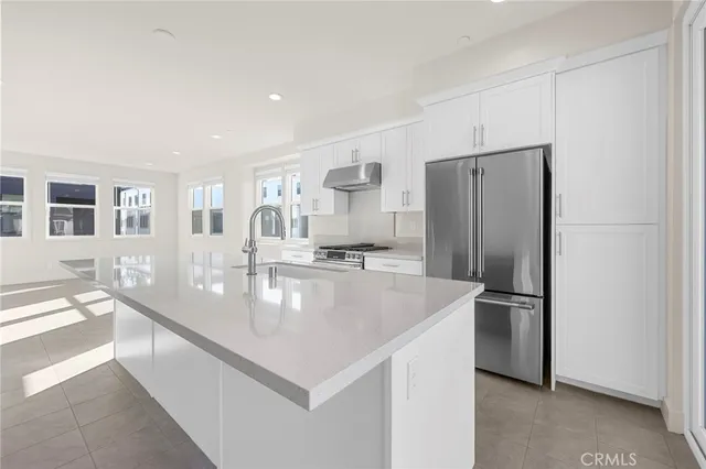 $5,000 | 19011 Main Street, Unit 101, Huntington Beach, CA 92648