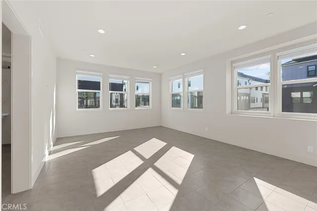 $5,000 | 19011 Main Street, Unit 101, Huntington Beach, CA 92648