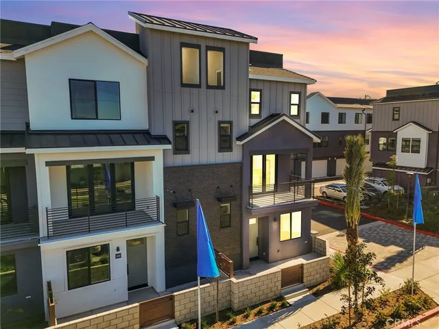 $5,000 | 19011 Main Street, Unit 101, Huntington Beach, CA 92648