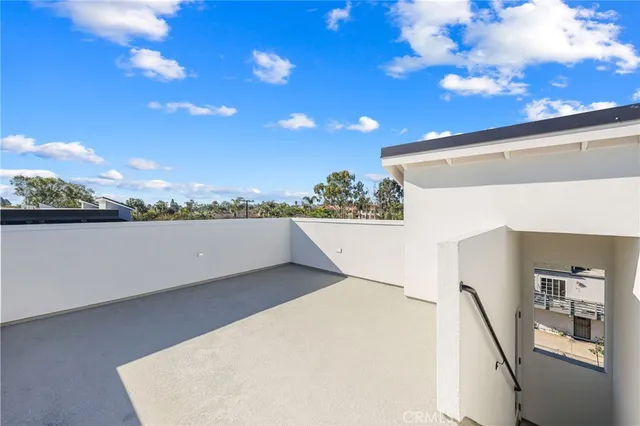 $5,000 | 19011 Main Street, Unit 101, Huntington Beach, CA 92648