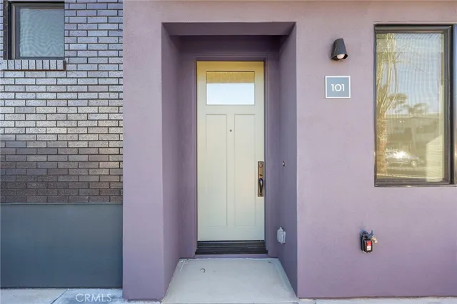 $5,000 | 19011 Main Street, Unit 101, Huntington Beach, CA 92648