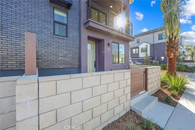 $5,000 | 19011 Main Street, Unit 101, Huntington Beach, CA 92648