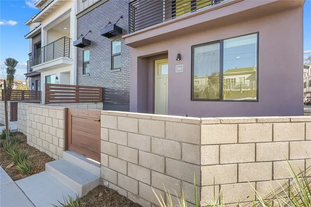 $5,000 | 19011 Main Street, Unit 101, Huntington Beach, CA 92648