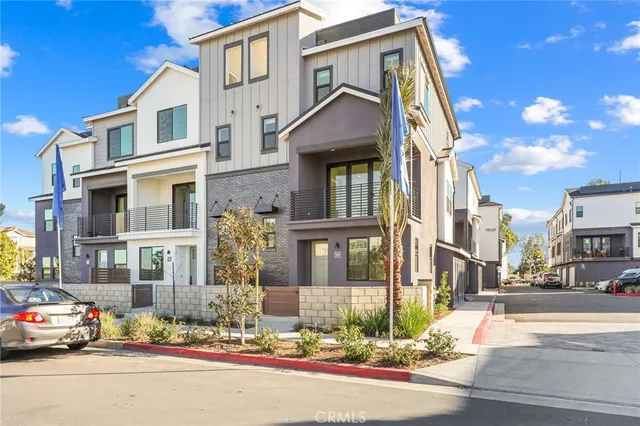 $5,000 | 19011 Main Street, Unit 101, Huntington Beach, CA 92648