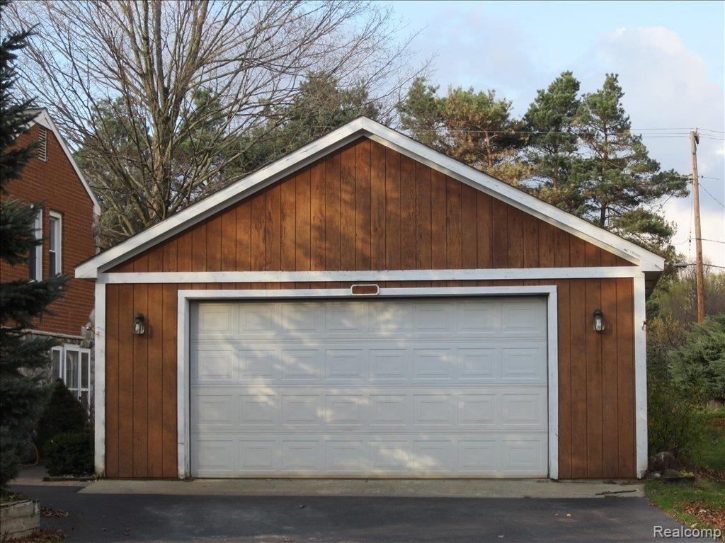 2050 Cole Road Lake Orion, MI 48362 - Photo 16 of 22 Oversized 2 car garage