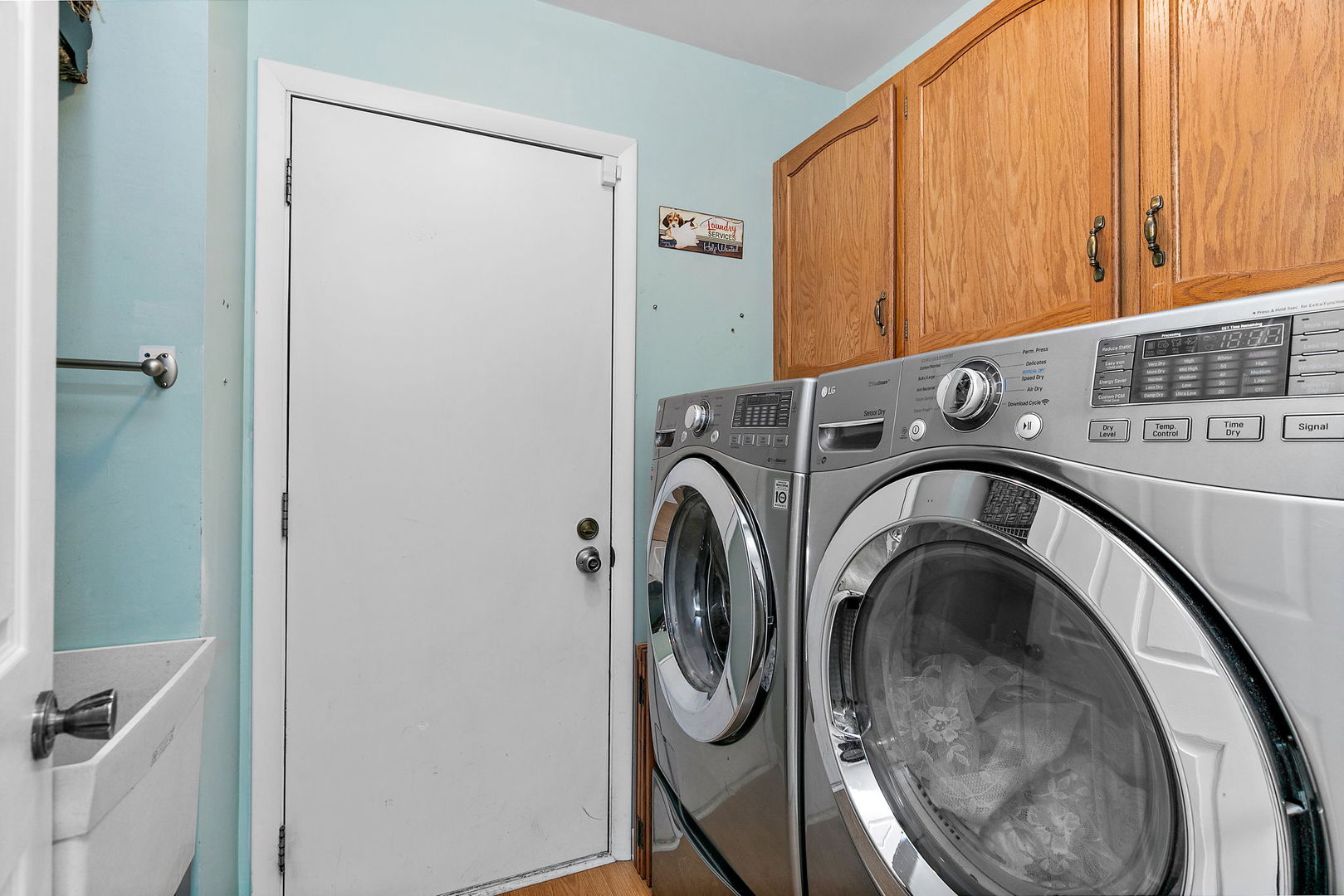 112 Thompson Boulevard Buffalo Grove, IL 60089 - Photo 23 of 34 a utility room with dryer and washer