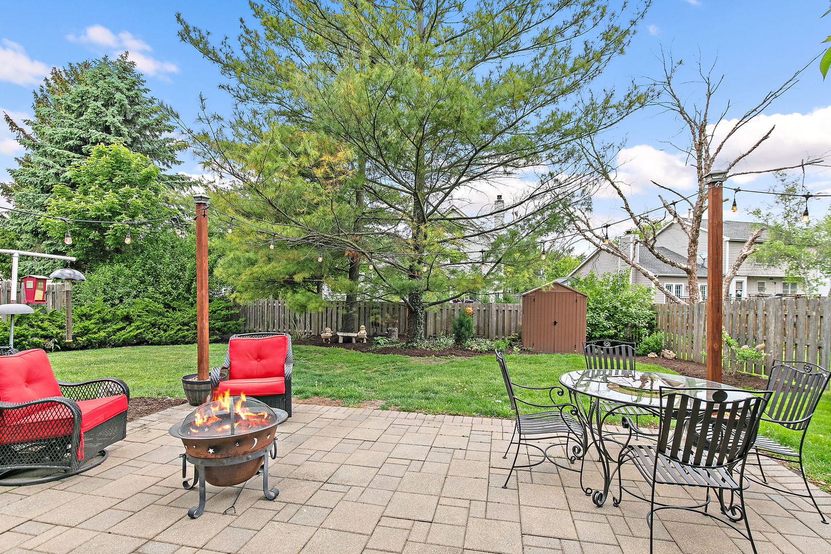 112 Thompson Boulevard Buffalo Grove, IL 60089 - Photo 28 of 34 a backyard of a house with outdoor seating