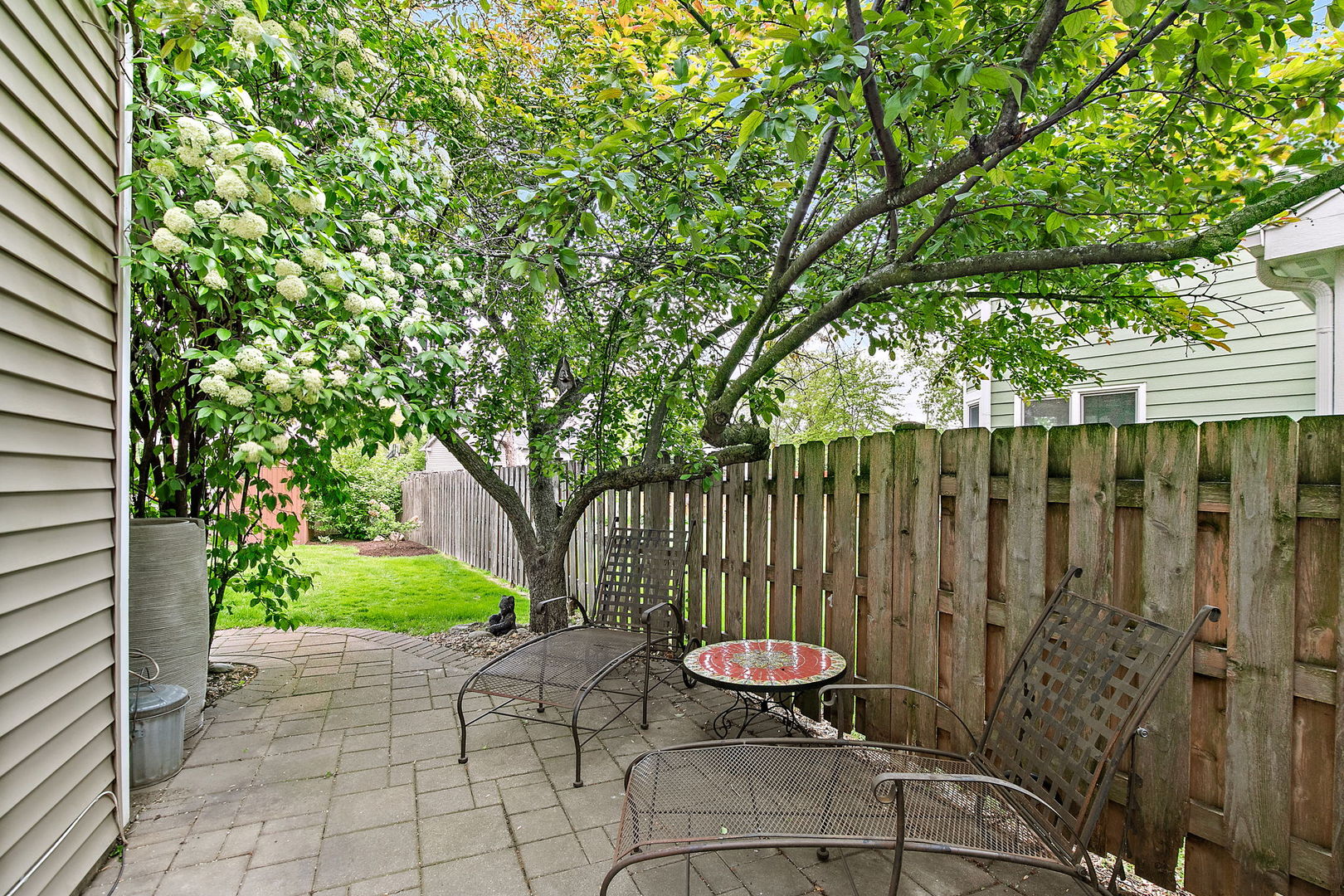 112 Thompson Boulevard Buffalo Grove, IL 60089 - Photo 31 of 34 a view of an outdoor space with a wooden fence
