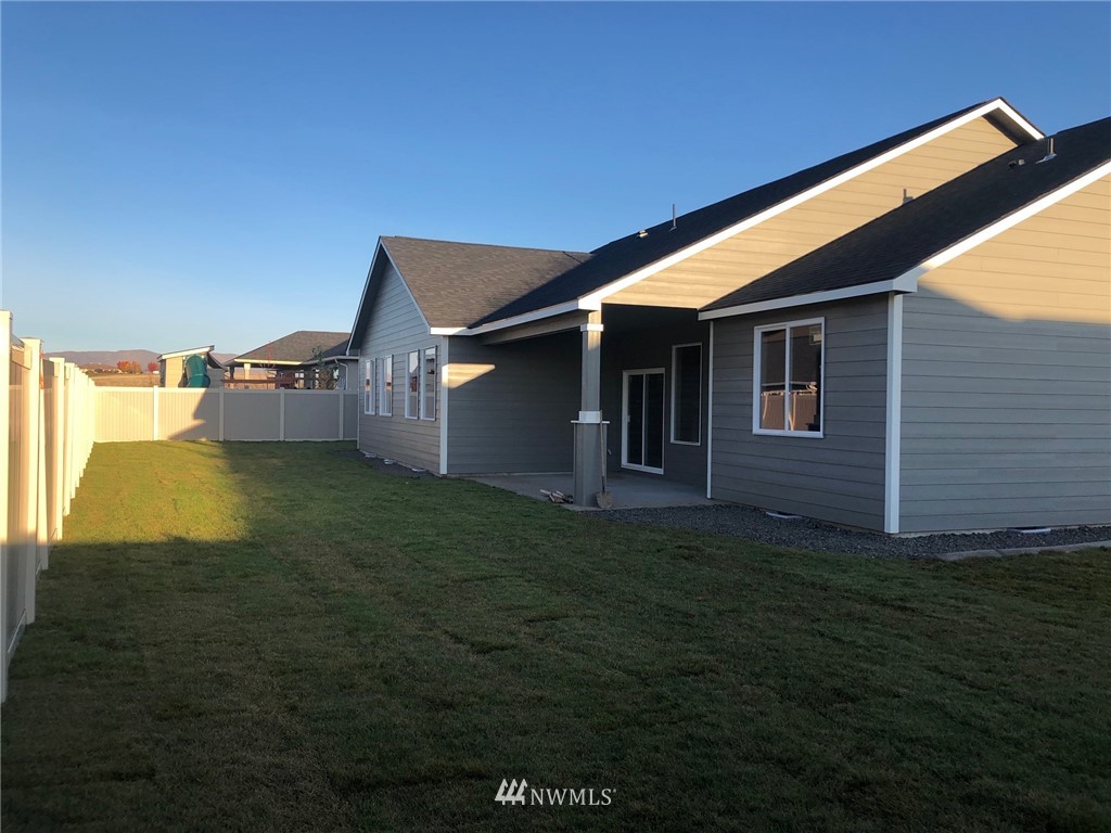 1480 West Goodlander Road Selah, WA 98942 - Photo 3 of 7