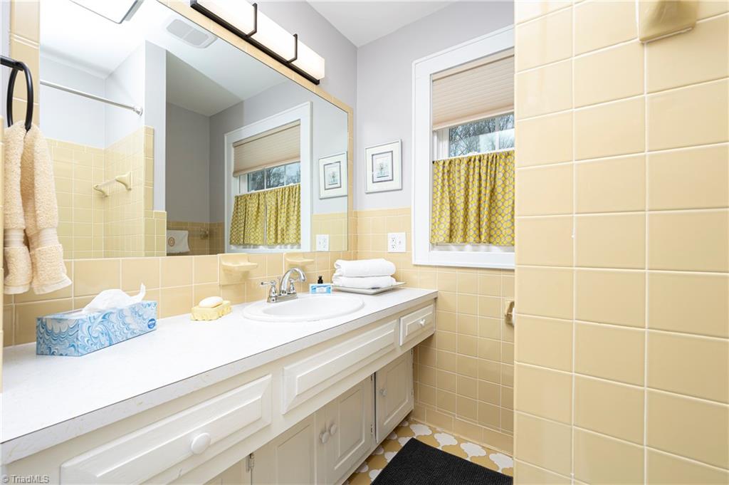 130 Green Valley Road Elkin, NC 28621 - Photo 29 of 43 Bathroom #3-Lower Level