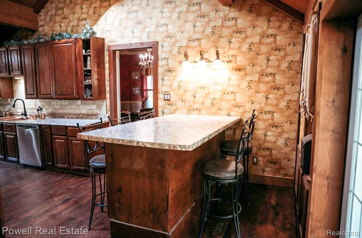 7419 South Vassar Road Vassar, MI 48768 - Photo 9 of 54 vassar kitchen 3.JPG