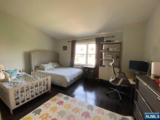 144 Panorama Drive Edgewater, NJ 07020 - Photo 2 of 10 a bedroom with bed chair and window