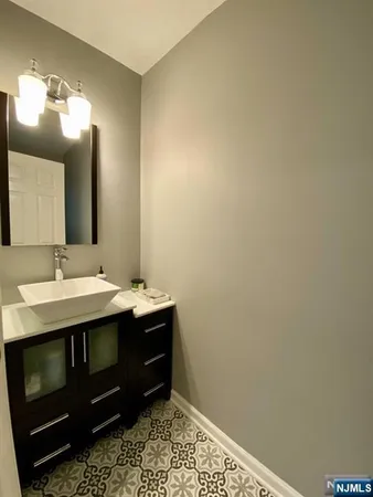 $4,750 | 144 Panorama Drive, Edgewater, NJ 07020