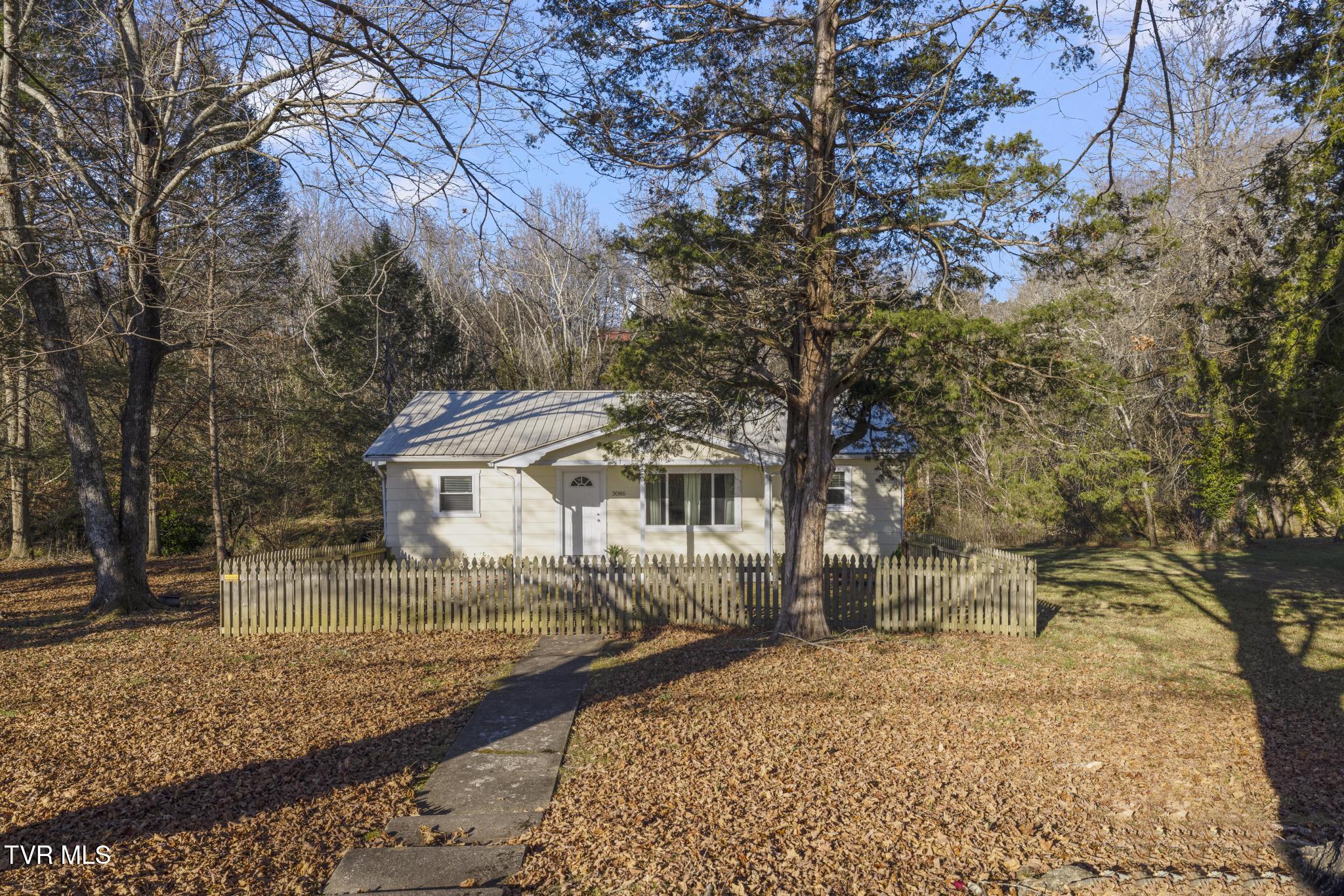 3086 Old State Rte 34 Limestone, TN 37681 - Photo 5 of 62 IMG_3662