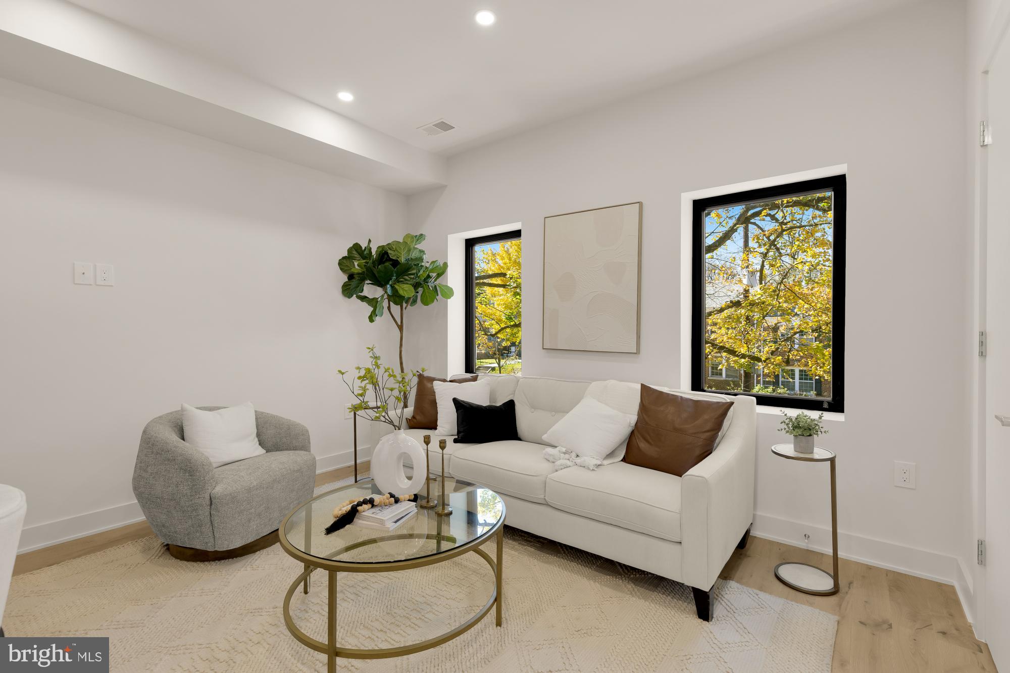 2647 41st Street Northwest, Unit 4 Washington, DC 20007 - Photo 5 of 35 Great natural light