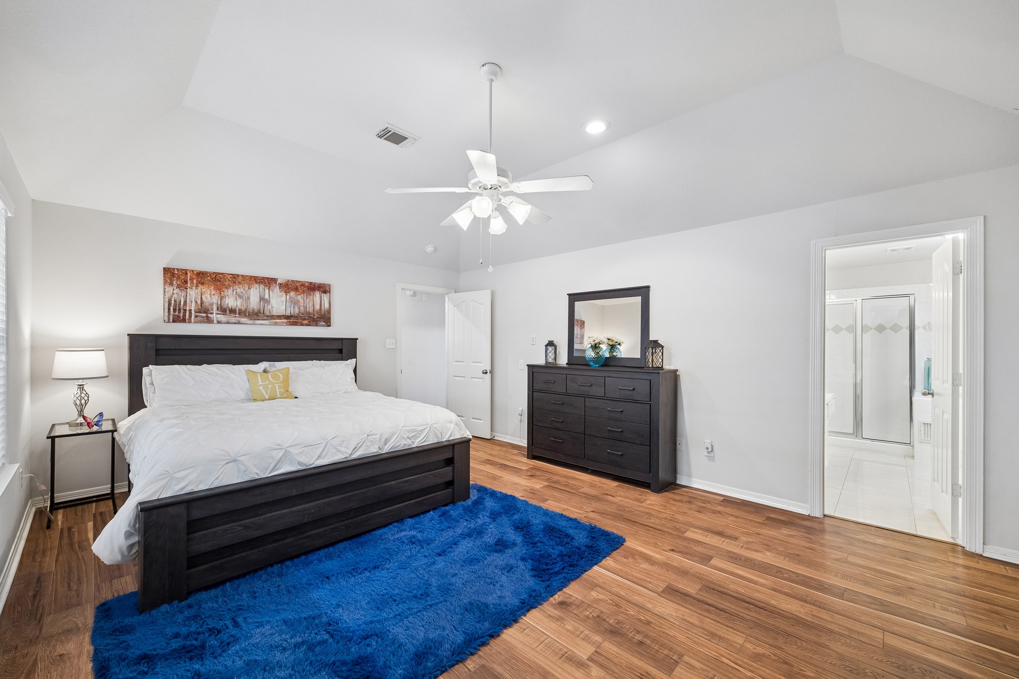 7618 North Linpar Court Houston, TX 77040 - Photo 14 of 34 The Corner Primary bedroom is Massive! The ensuite primary bath is massive in it own right. Lots of options!