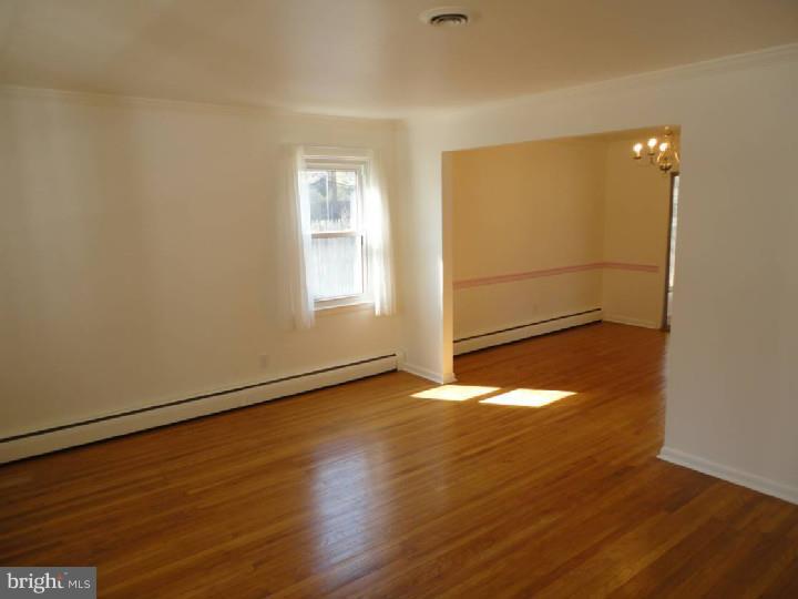 5 Pine Road Malvern, PA 19355 - Photo 3 of 21 Living Room