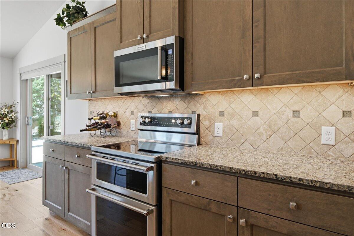 1726 Turnstone Road Redmond, OR 97756 - Photo 7 of 58