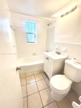 $1,495 | 15 Alhambra Circle, Unit 6, Coral Gables, FL 33134