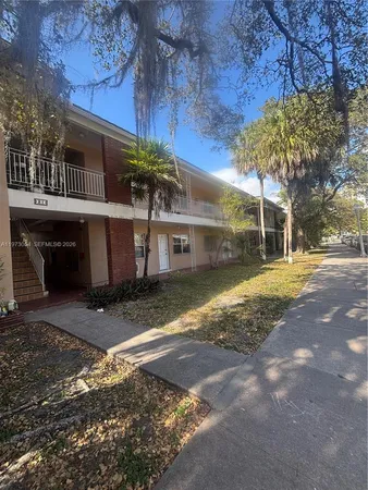 $1,495 | 15 Alhambra Circle, Unit 6, Coral Gables, FL 33134