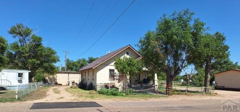 a view of a house with a yard