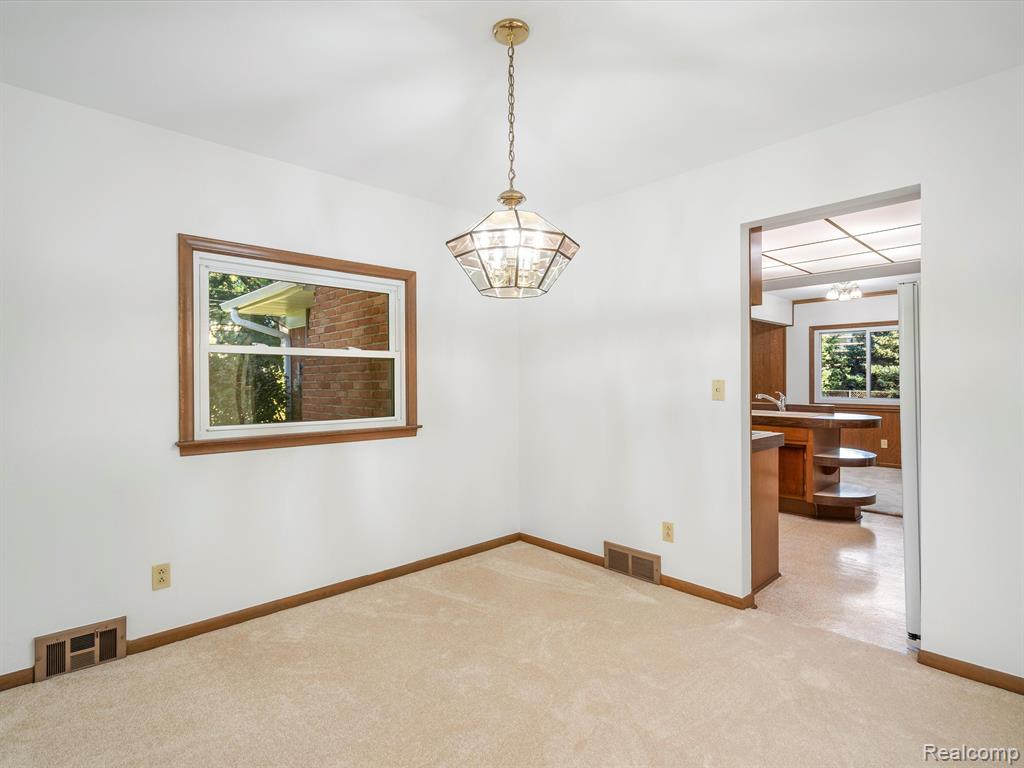 512 Old Perch Road Rochester Hills, MI 48309 - Photo 11 of 35