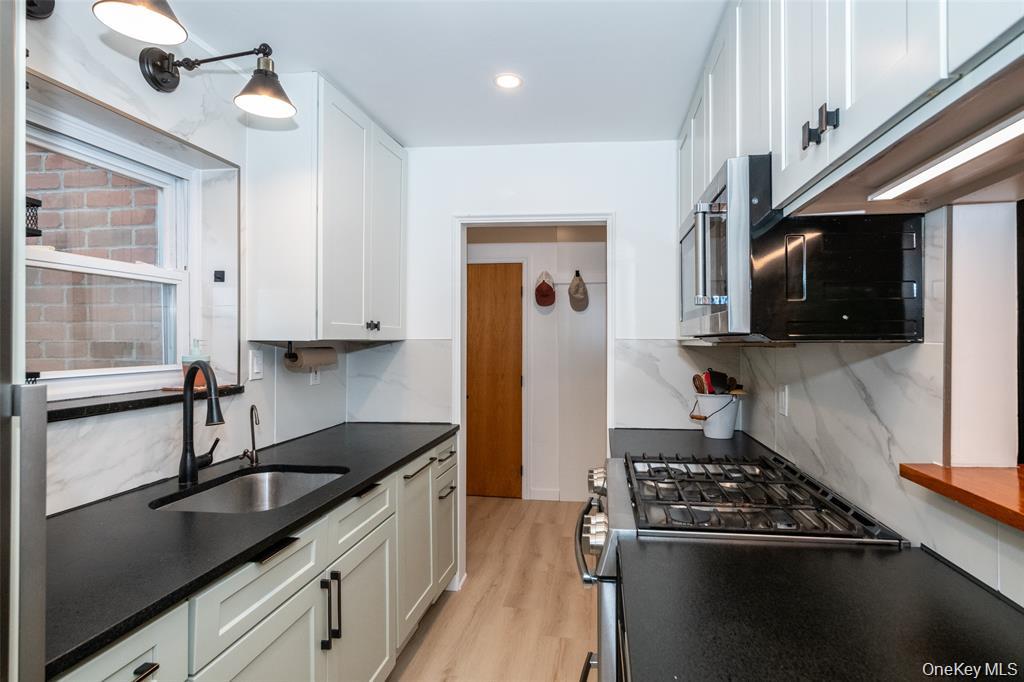 673 Pelham Road, Unit E14 New Rochelle, NY 10805 - Photo 12 of 34 Gallery Image 12