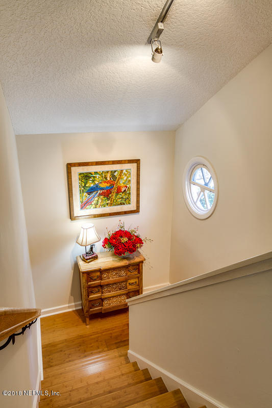 18 Beachwood Road Fernandina Beach, FL 32034 - Photo 32 of 47 Upstairs landing