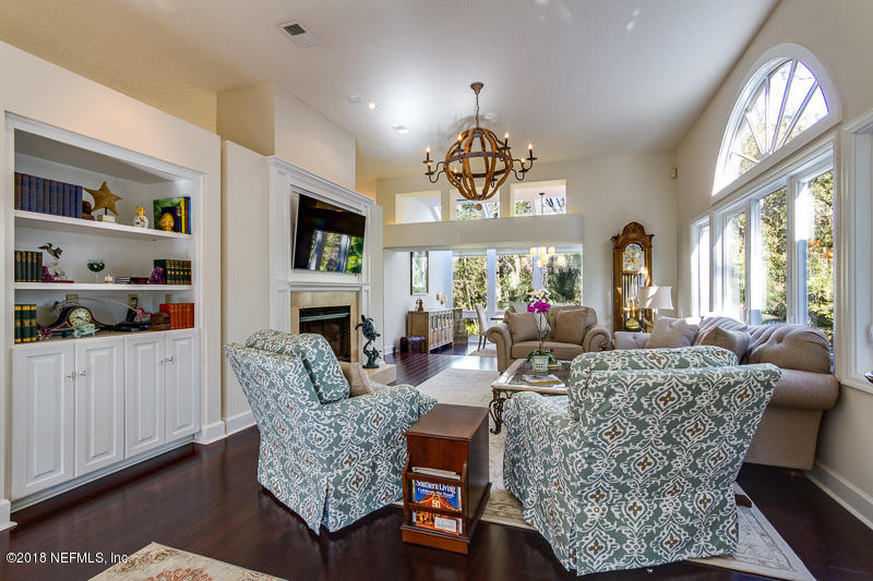 18 Beachwood Road Fernandina Beach, FL 32034 - Photo 5 of 47 Living Room