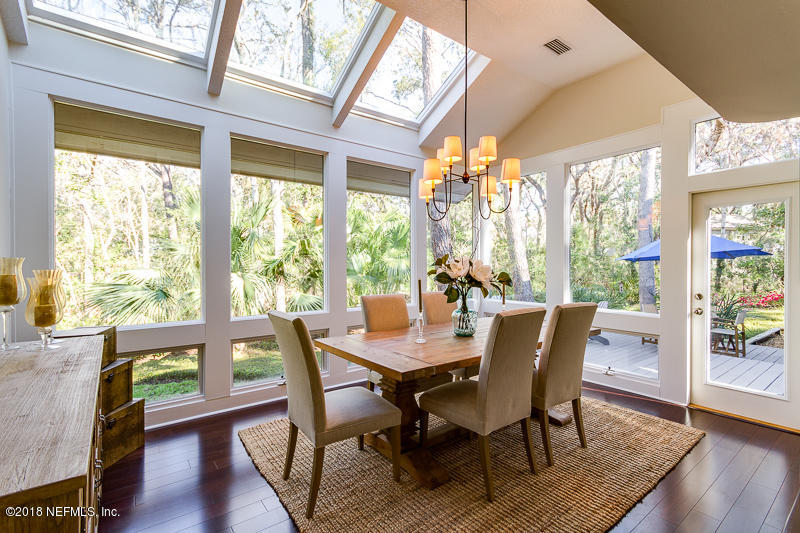 18 Beachwood Road Fernandina Beach, FL 32034 - Photo 8 of 47 Dining Room