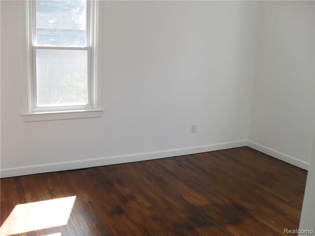 4762 Lakeshore Road Fort Gratiot, MI 48059 - Photo 16 of 19 SDC12368.JPG