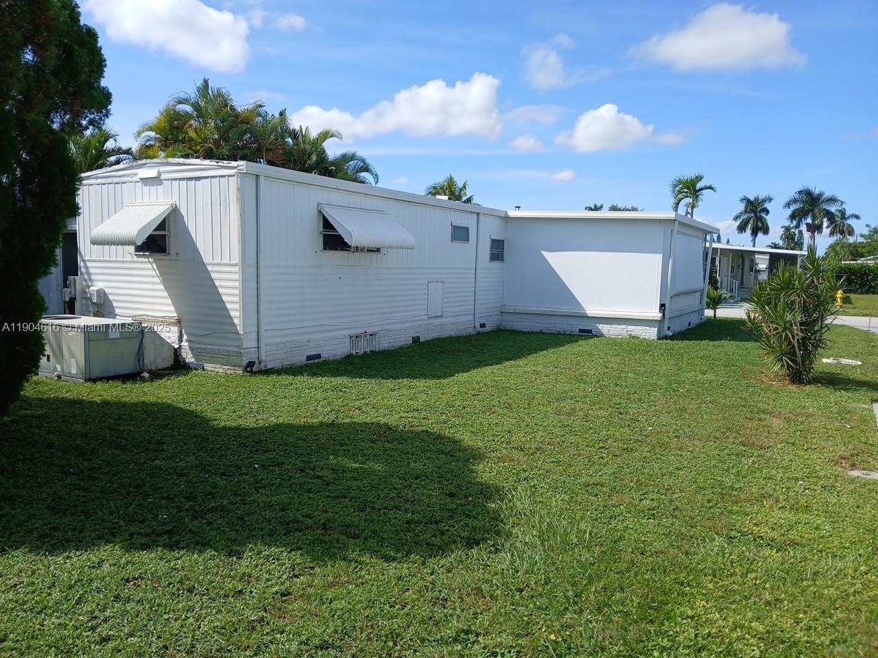 1860 Southwest 83rd Terrace Davie, FL 33324 - Photo 10 of 12 a view of a backyard