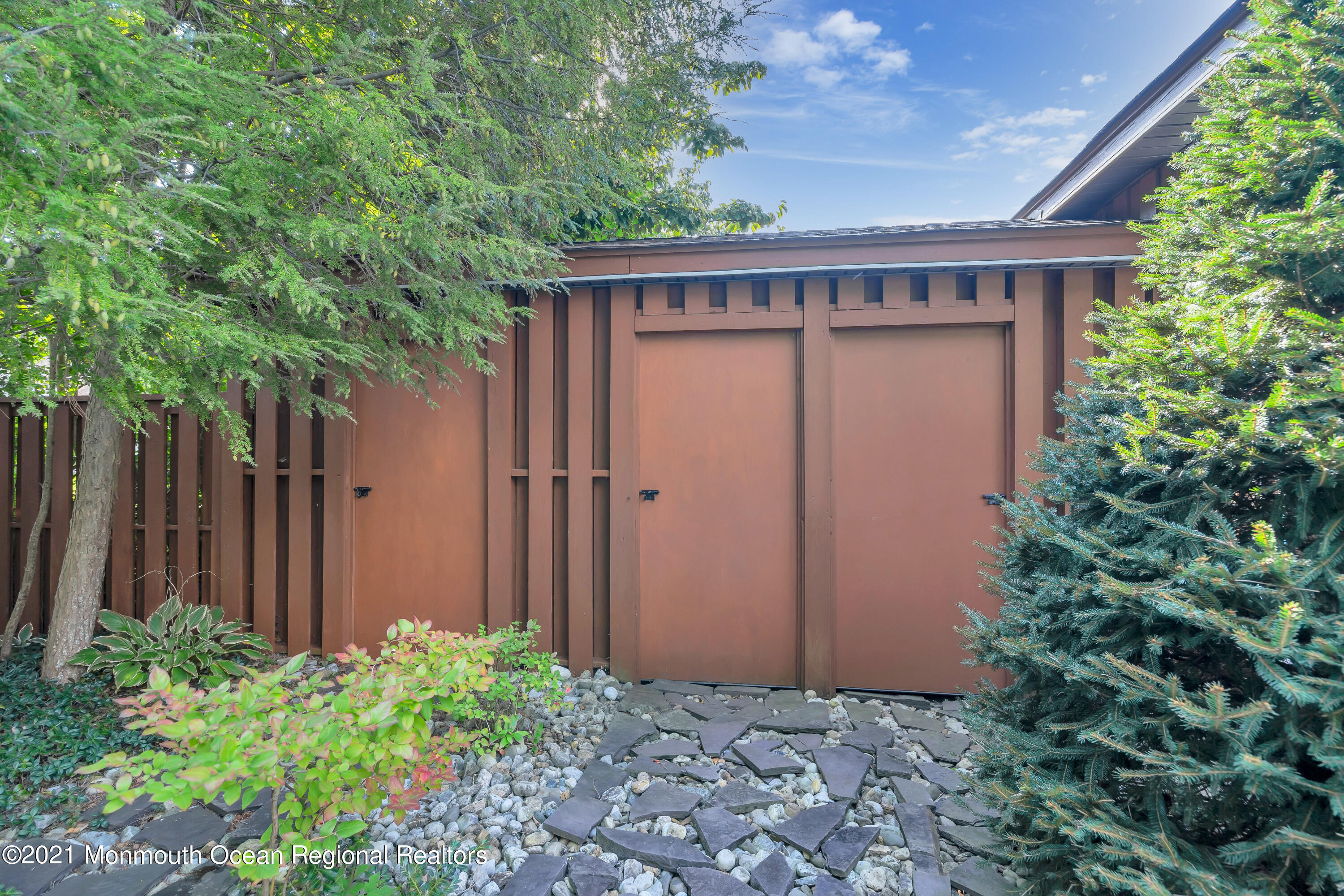 230 Crest Hill Road Toms River, NJ 08755 - Photo 55 of 59 a backyard of a house with plants and trees