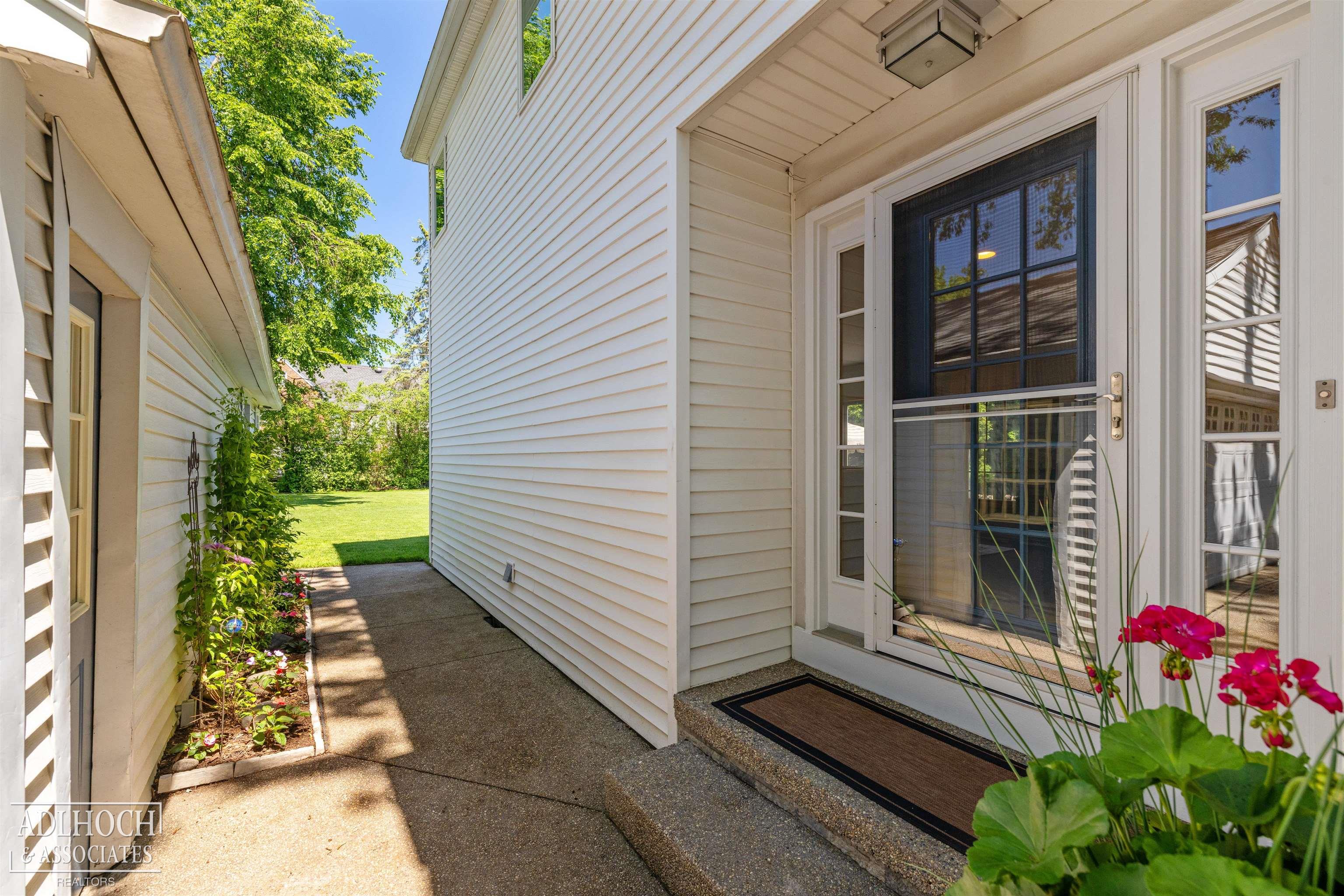 1254 Berkshire Road Grosse Pointe, MI 48230 - Photo 24 of 36