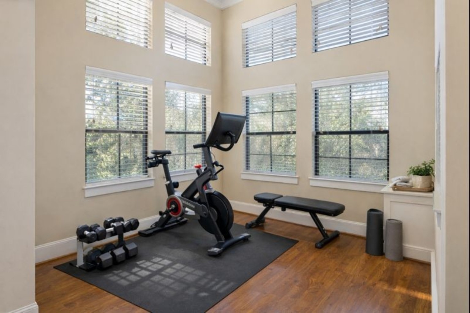 2502 Lawrence Street Houston, TX 77008 - Photo 20 of 26 *Virtually staged bonus space located off primary bedroom.